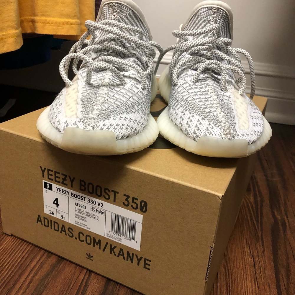 Yeezy size 5.5 (youth 4)